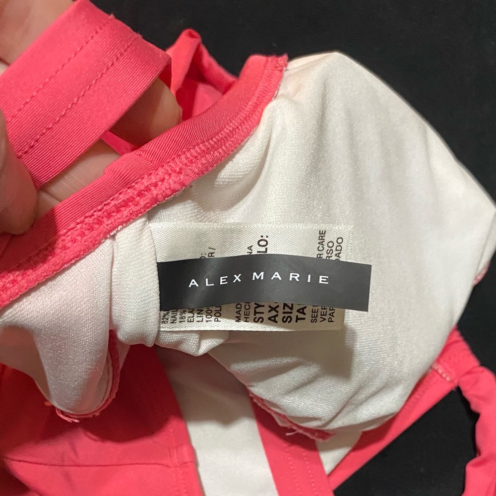Like New! Great Condition Coral Pink Medium Alex Marie Tankini Top. Worn once! - Picture 8 of 11